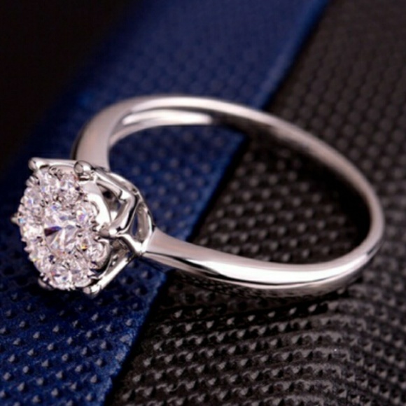 Floral Diamond Cluster Silver Solitaire Ring - Picture 4 of 6